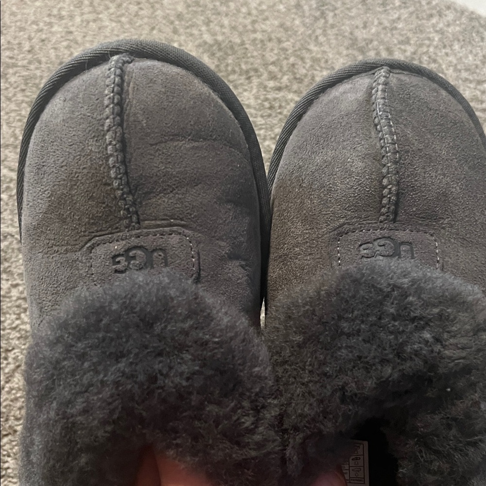 UGG Womens gray Coquette size 8